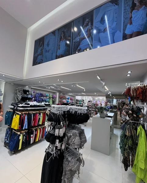 Τμήμα με μαγιό και beachwear στο κατάστημα Casa Di Calze