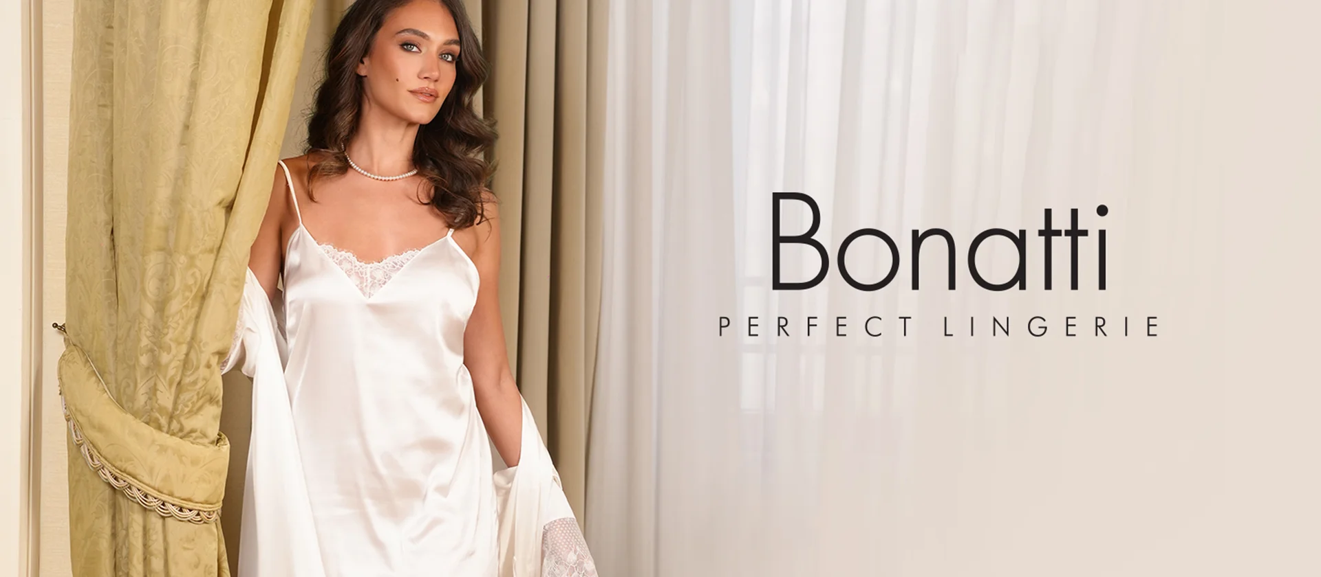 Γυναικεία sleepwear Bonatti, σατέν νυχτικό με δαντέλα και ασορτί ρόμπα